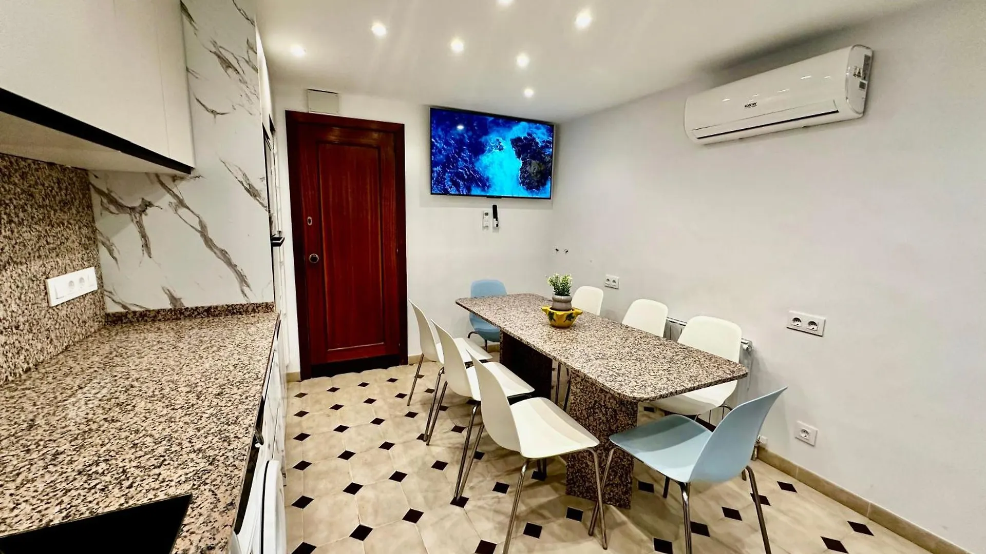 Newly Renovated Apartment, 6 Mins To The Beach Lloret de Mar Španělsko