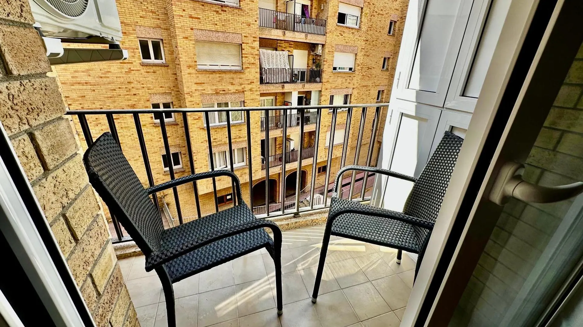 Newly Renovated Apartment, 6 Mins To The Beach Lloret de Mar