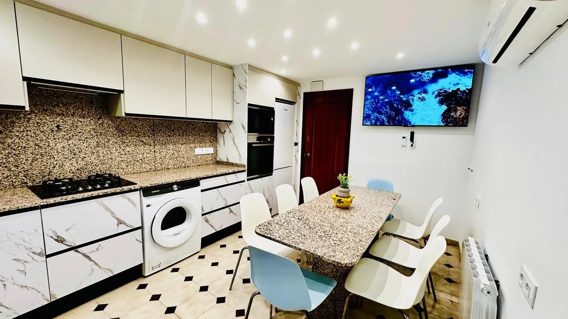 Newly Renovated Apartment, 6 Mins To The Beach Lloret de Mar 0*,
