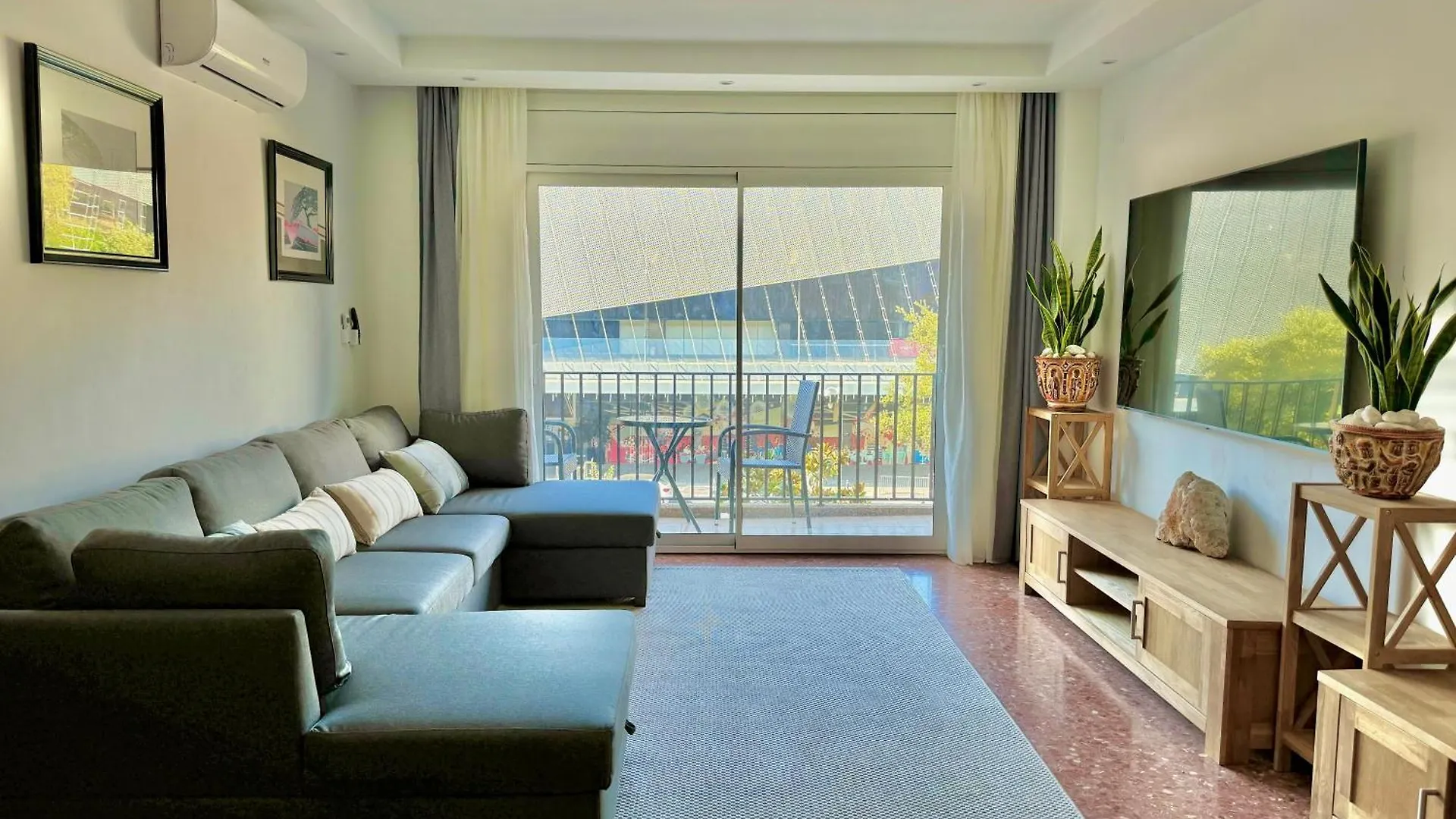Apartment Newly Renovated Apartment, 6 Mins To The Beach Lloret de Mar