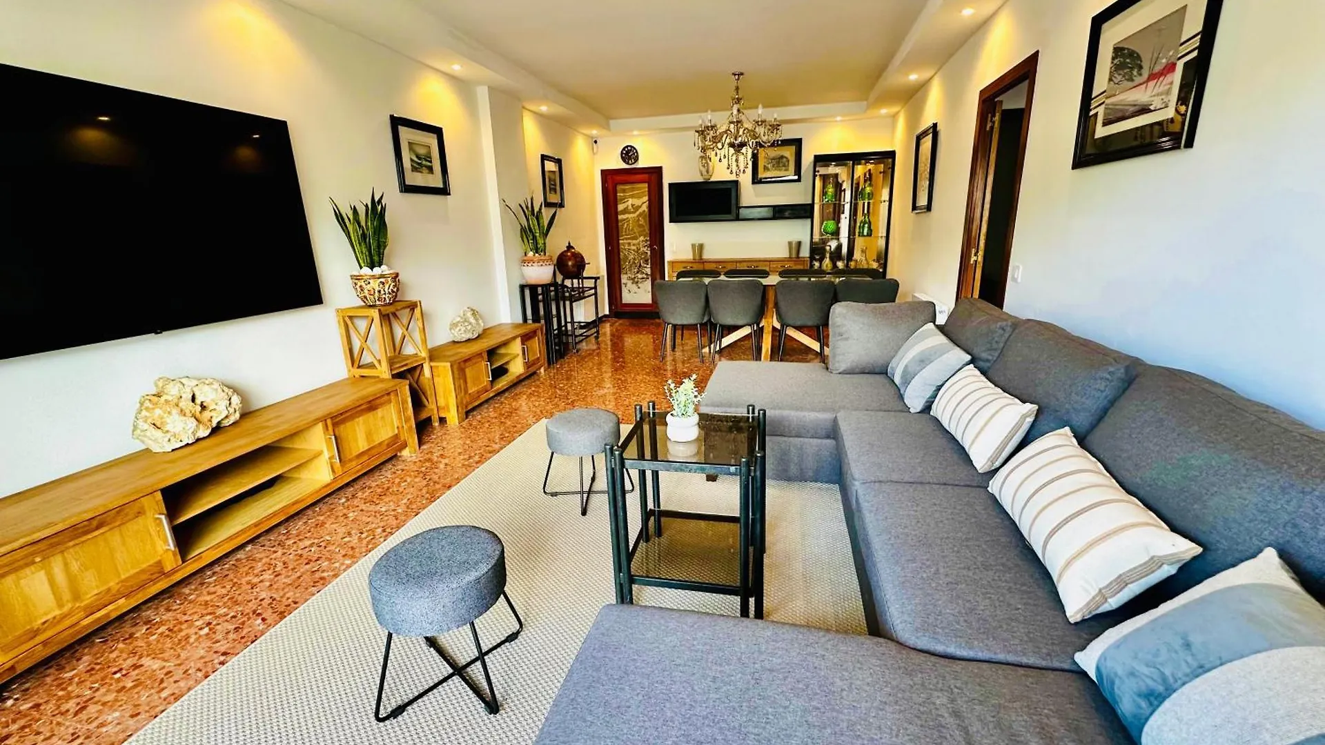 Newly Renovated Apartment, 6 Mins To The Beach Lloret de Mar