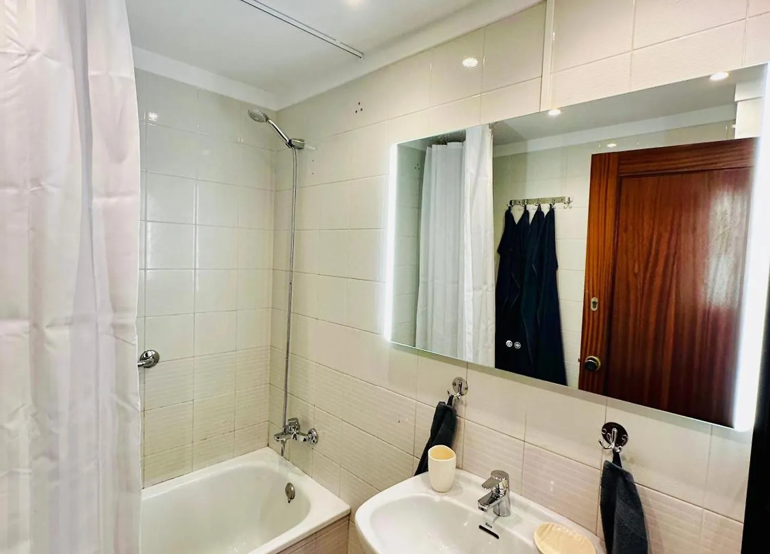 Newly Renovated Apartment, 6 Mins To The Beach Lloret de Mar Apartment