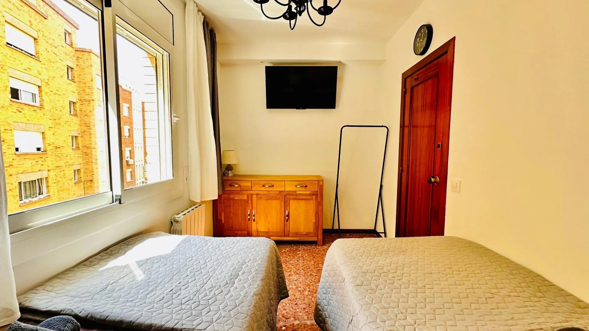 Apartment Newly Renovated Apartment, 6 Mins To The Beach Lloret de Mar