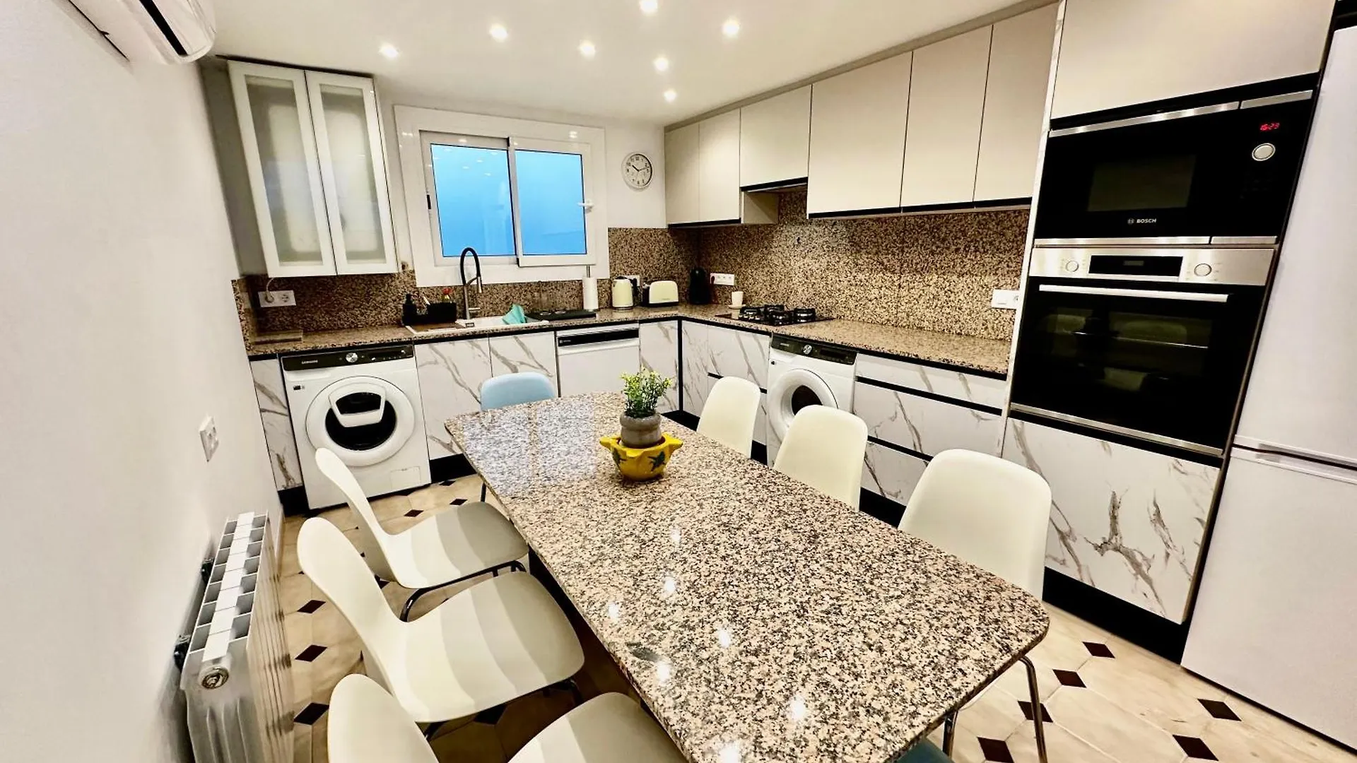 Newly Renovated Apartment, 6 Mins To The Beach Lloret de Mar Apartment