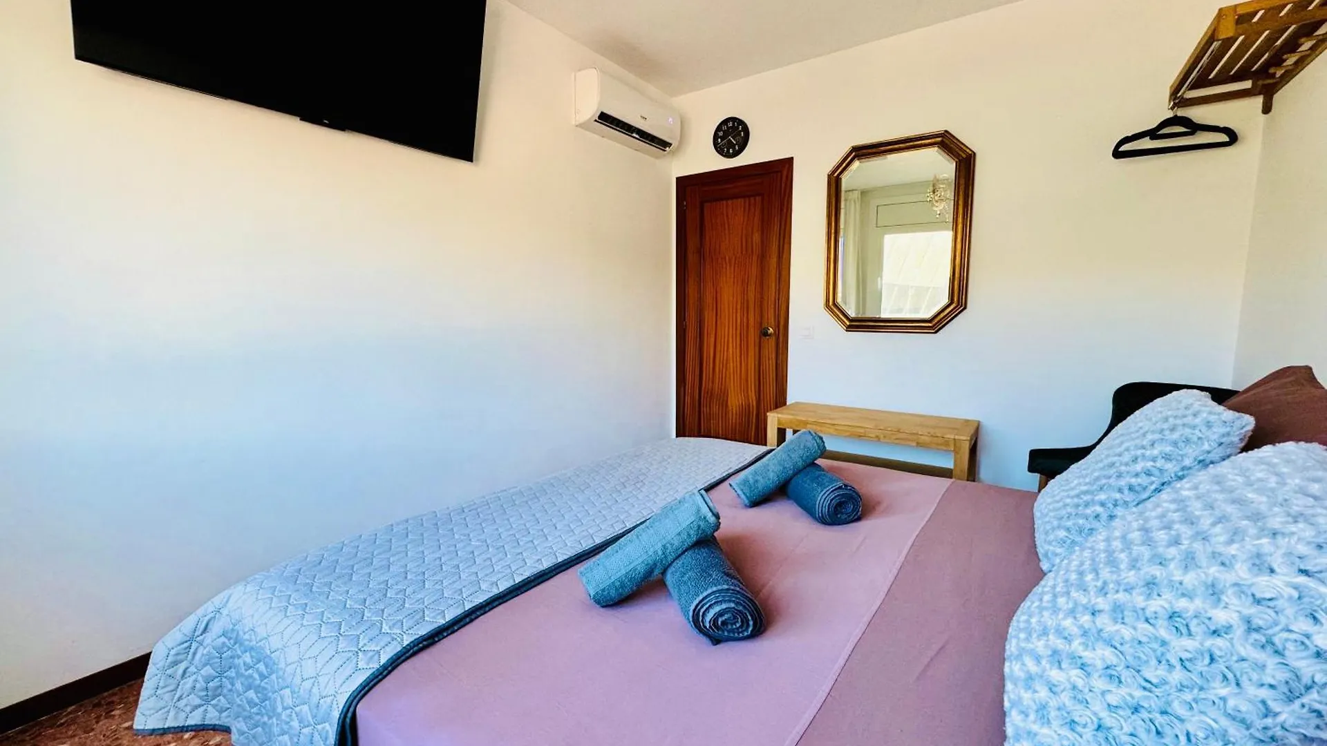 Newly Renovated Apartment, 6 Mins To The Beach Lloret de Mar