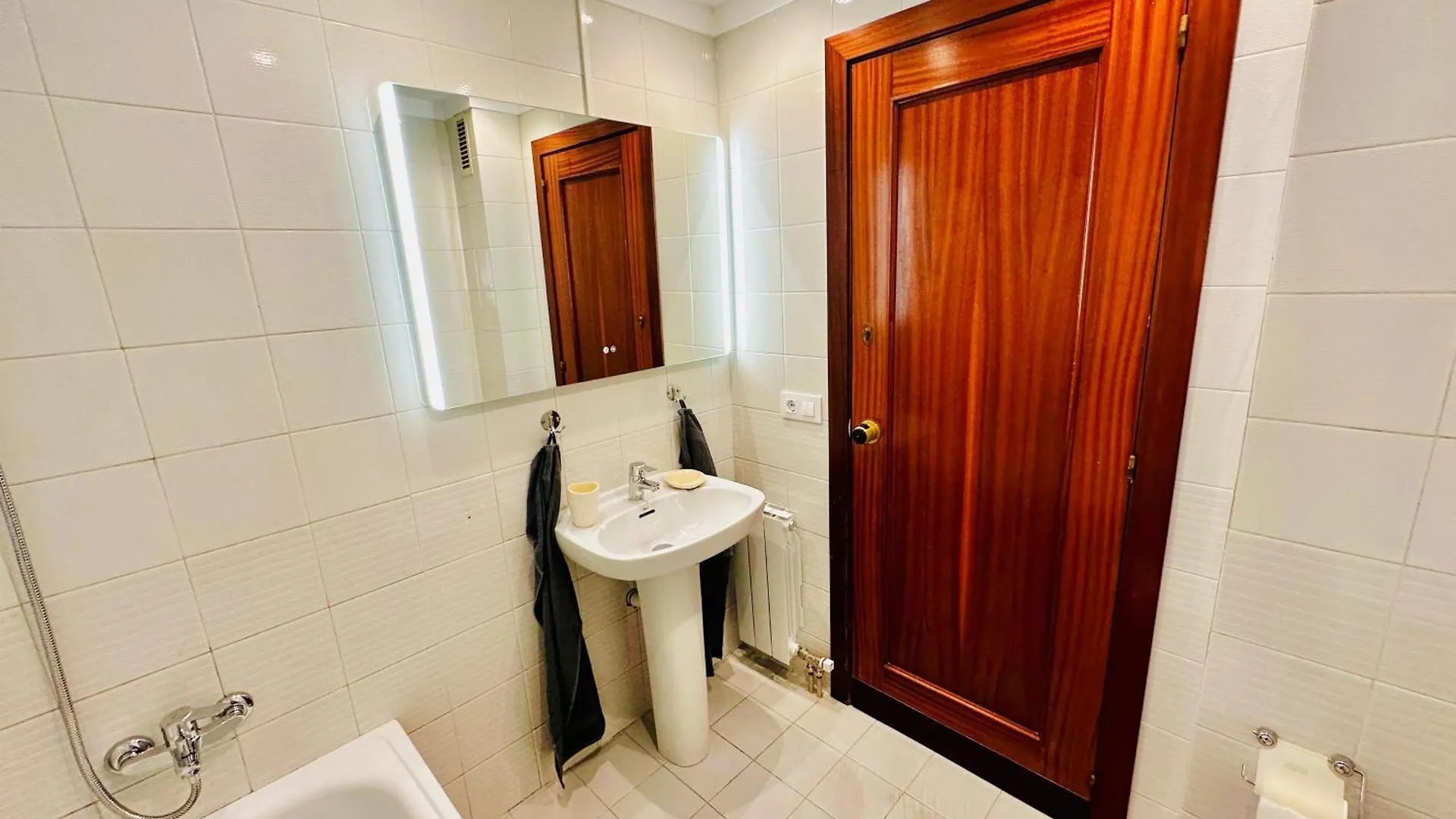 Apartment Newly Renovated Apartment, 6 Mins To The Beach Lloret de Mar