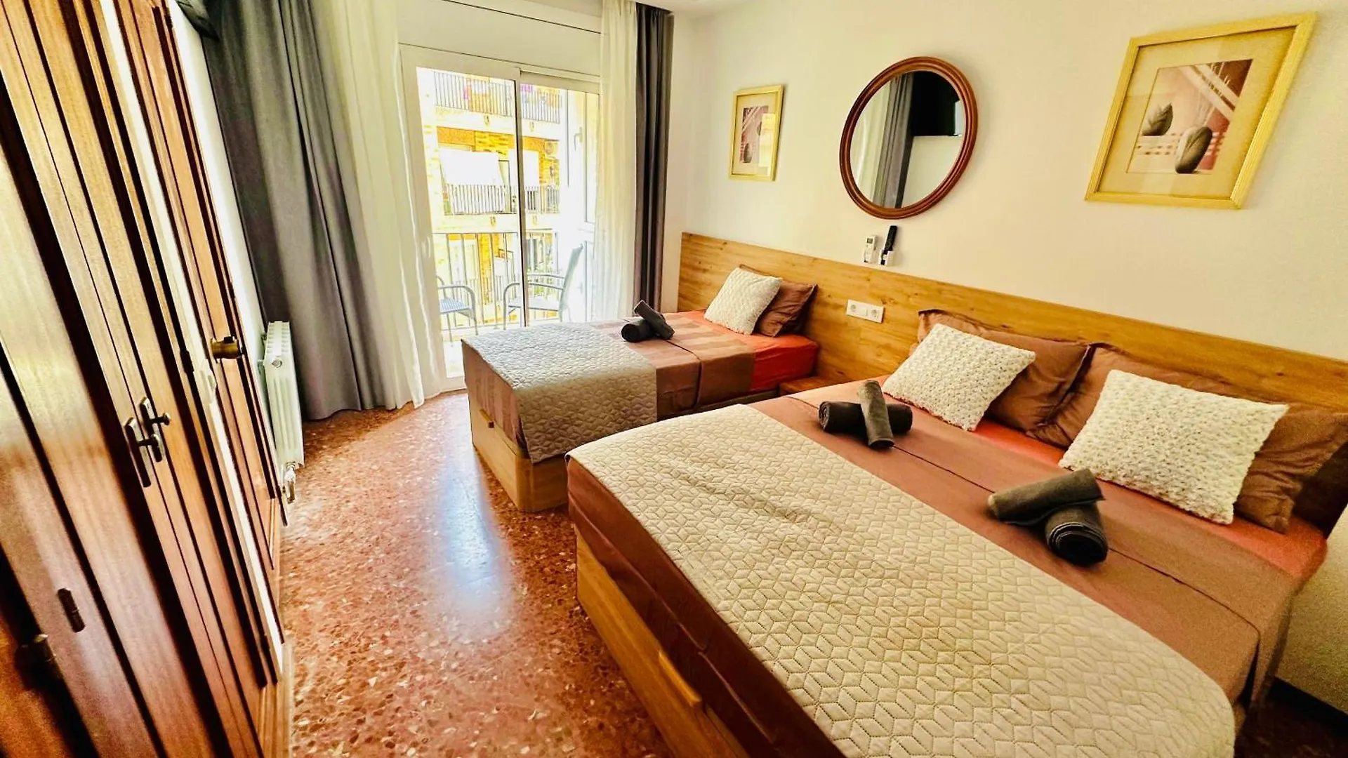 Newly Renovated Apartment, 6 Mins To The Beach Lloret de Mar Apartment